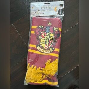 Harry Potter Gryffindor scarf